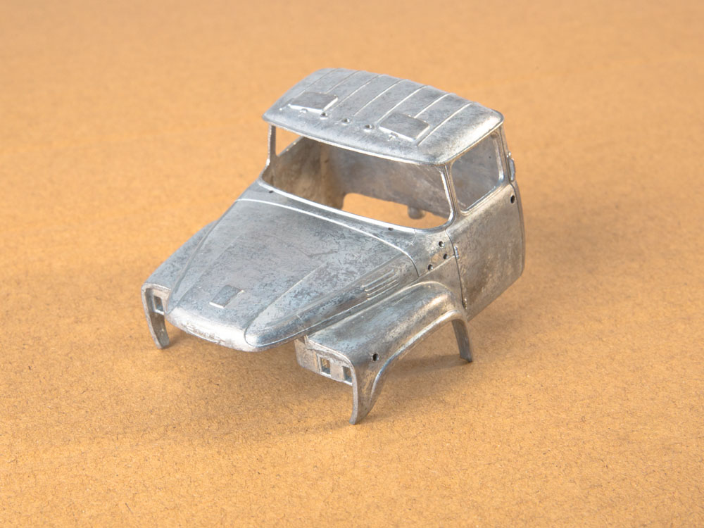 1366AVD Сборная модель Загрузчик машин для внесения минеральных удобрений ЗМУ-8 (133ГЯ) AVD Models