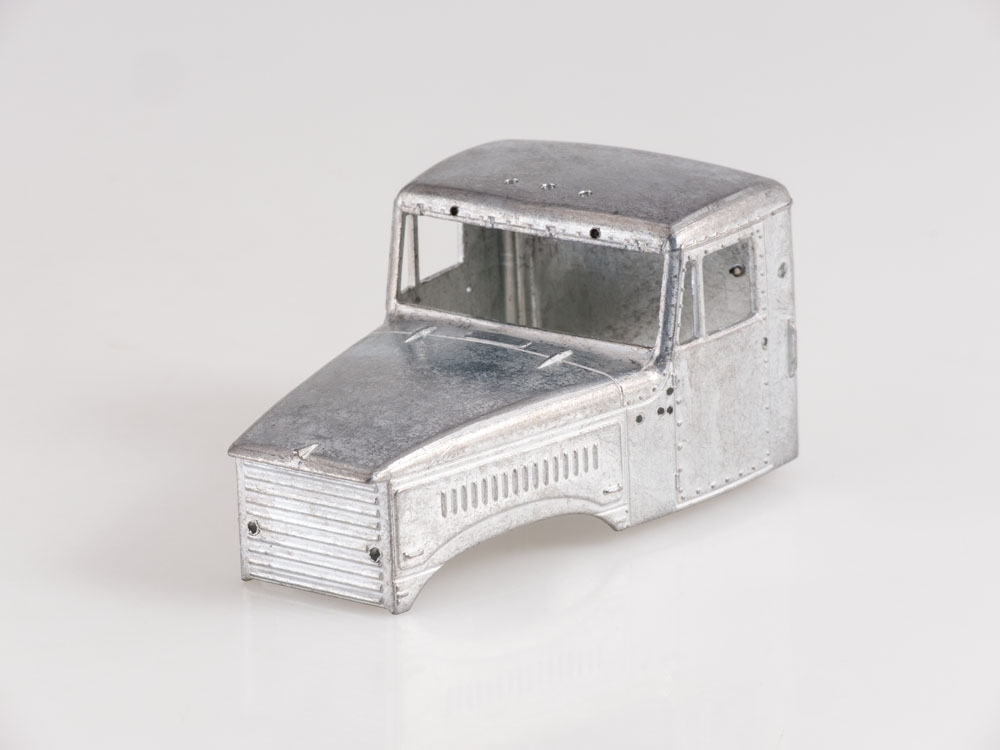 1317AVD Сборная модель Седельный тягач КРАЗ-258Б1 AVD Models