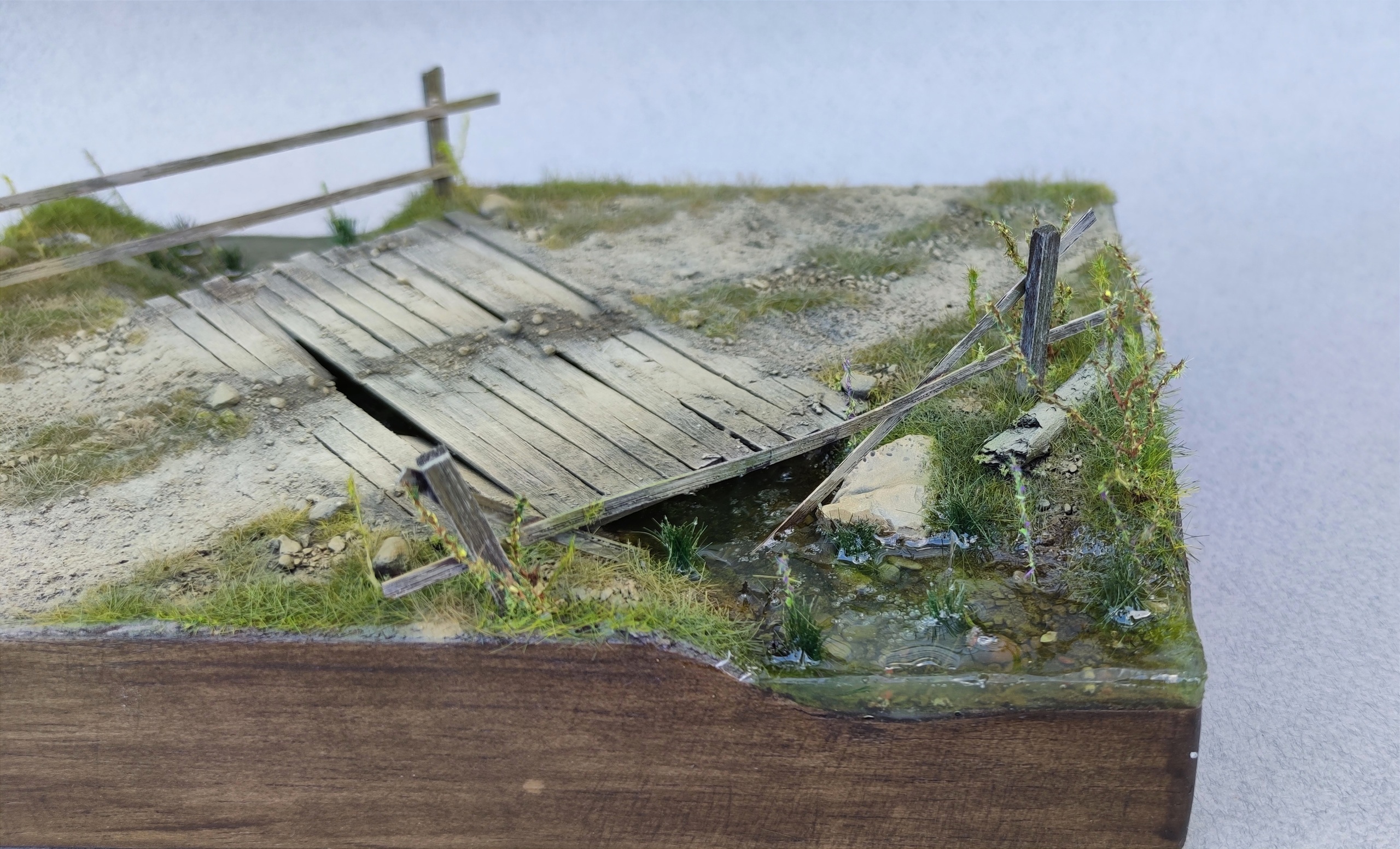 AM35592 Подставка авторская ручной работы "Мостик и ручей"