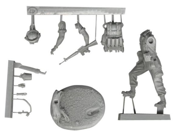 FL35047 US 25th Infantry Division Radio Operator with M-16 First Legion