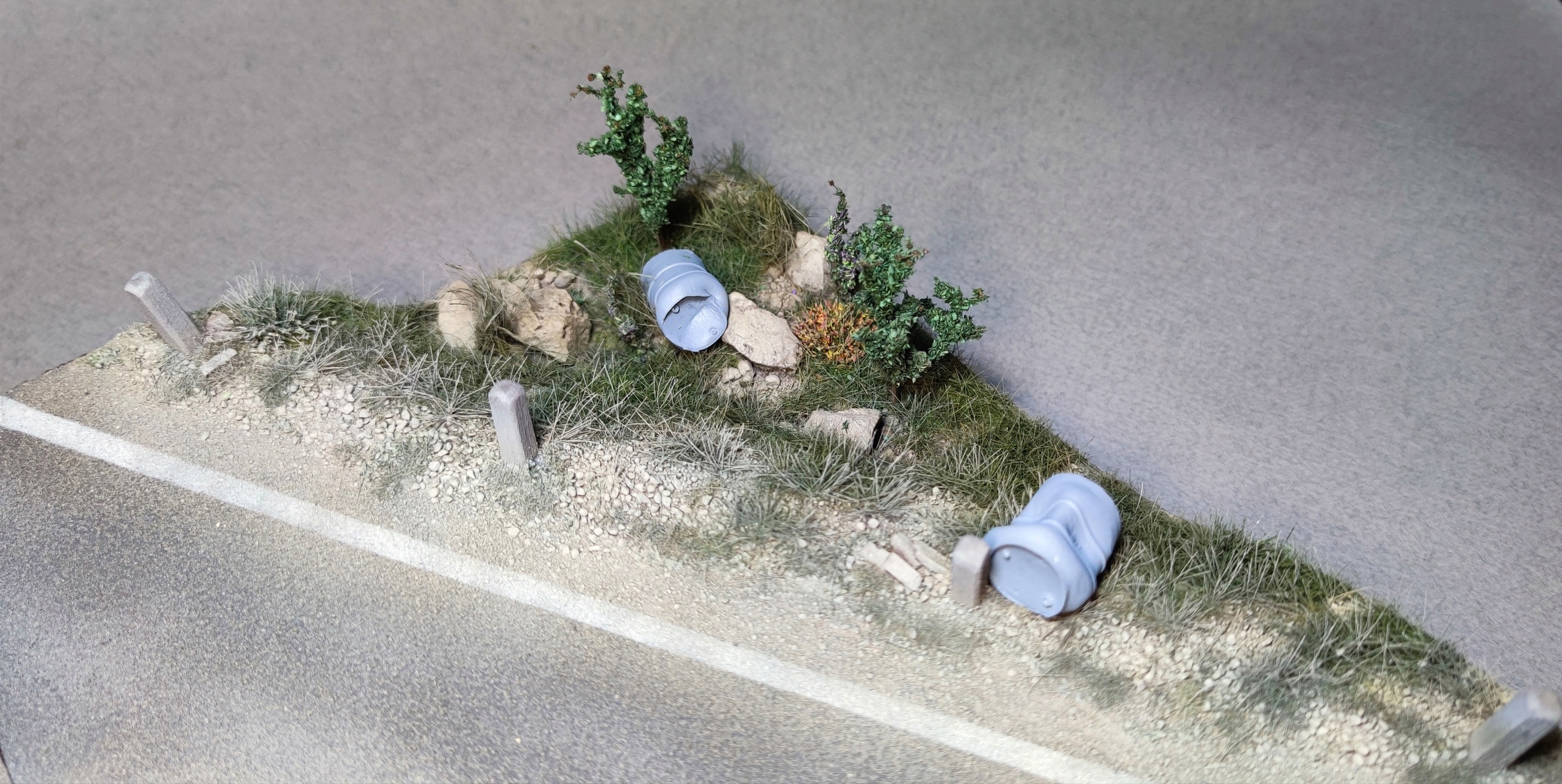 AM35692 Подставка авторская "На дороге" Размер 20*25*6 Бочки в комплекте 