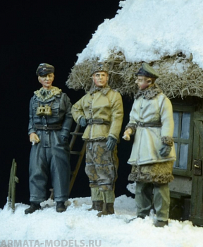 72003DM Waffen SS Officers Winter 1943-45