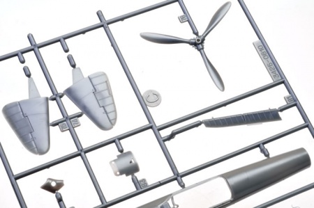 4817 Советский истребитель Як-1Б (Soviet fighter Yak-1b) Звезда