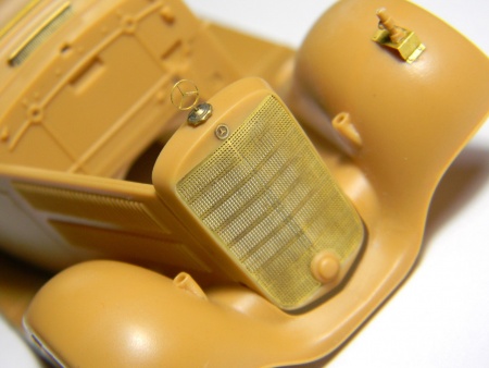 035249 Мерседес 320 от ICM (1:35)