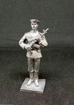 Н-7-073 Рядовой ВДВ. На параде