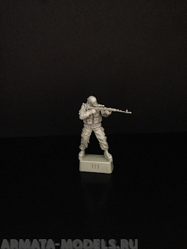 5002ТБ Боец со снайперской винтовкой