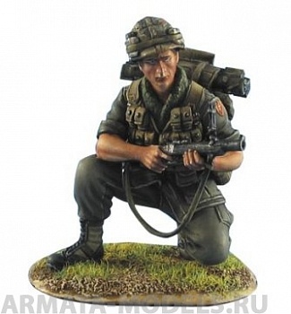 FL35048  US 25th Infantry Division Kneeling with M-79 "Bloooper" and M-72 LAW