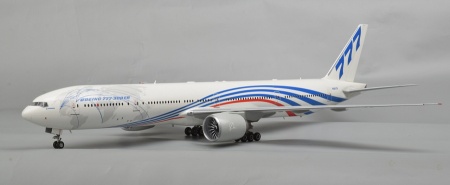 7012 Самолет Боинг 777-300 ER Звезда